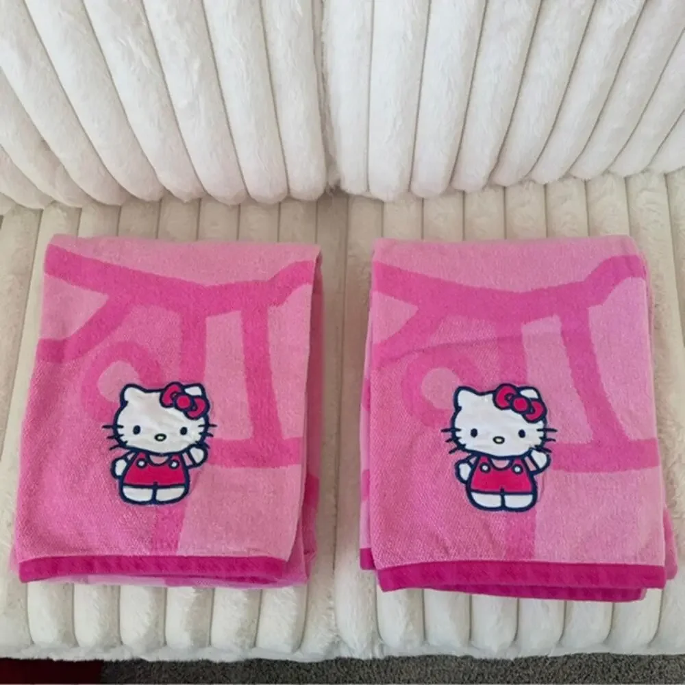 Sanrio HELLO KITTY Lot of 2 Bath Towels Embroidered Applique 100% Cotton